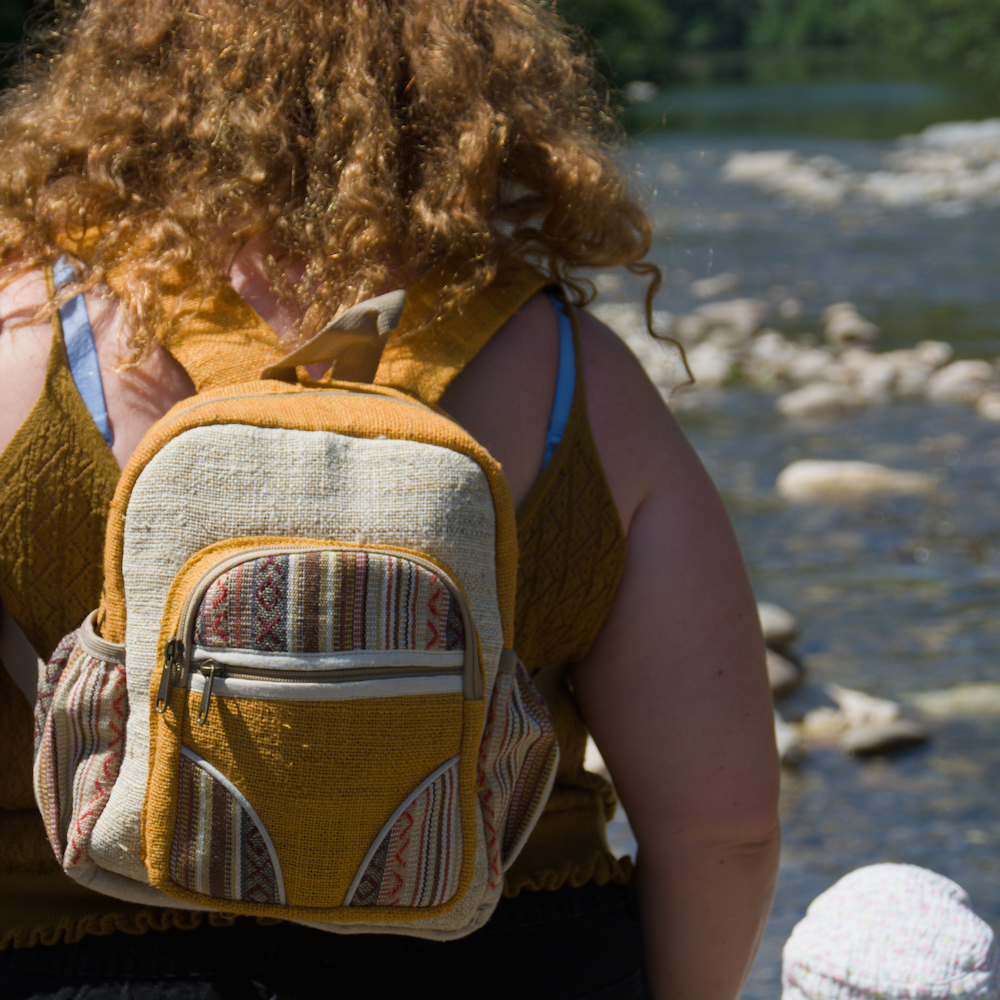 Petit sac à dos jaune en chanvre – Image 2