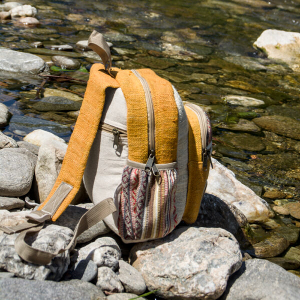 Petit sac à dos jaune en chanvre